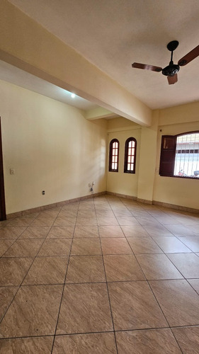 Prédio Com Três Apartamentos Por R$650.000,00