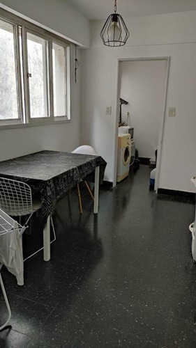 Departamento De Dos Dormitorios Con Cochera A La Venta En Pellegrini Al 1200