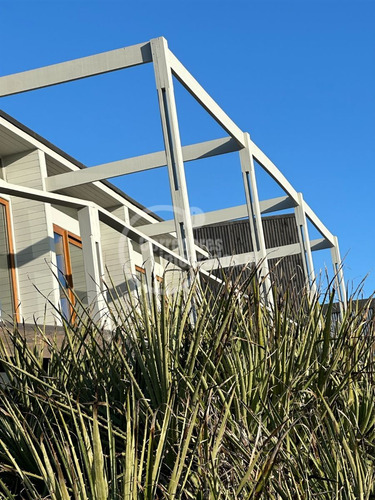 Parcela De 5.060m2 Con Casa Como Nueva En Ocho Quebradas