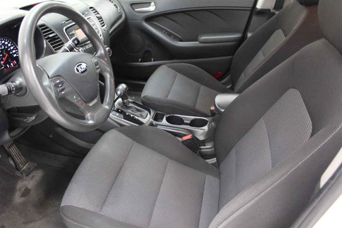 Imagen 11 de 13 de Kia Forte Sedan 2018 4 Cilindros