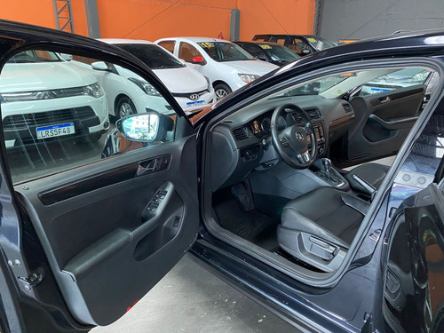 Volkswagen Jetta 2.0 Comfortline Flex 4p Automática