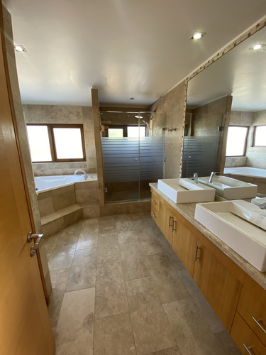 Hermosa Casa En Avenida Blanca Estela Concón
