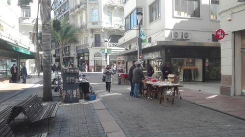 Amplio Y Hermoso Local Sobre Peatonal Sarandi A Pasos De La Plaza Matriz