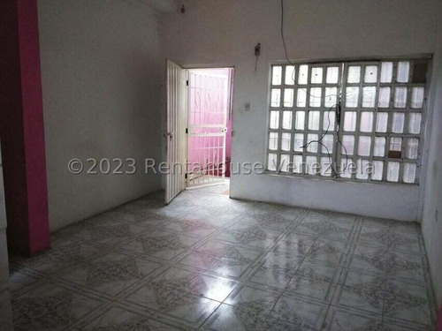 Milangie Cartaya De Renta House Te Presenta Un Cómodo Anexo Ubicado En El Este De Barquisimeto, Cuenta Con Estacionamiento Adicional Diagonal A La Residencia, Acceso Muy Fácil Y Opciones De Transporte