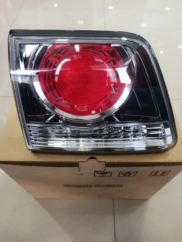 Stop Derecho Compuerta Toyota Fortuner 2012-2020 Original 