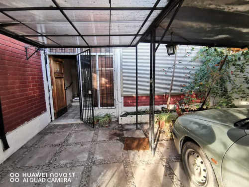Se Vende Casa En Ñuñoa De 210m2,4d,3b,2e (101315)