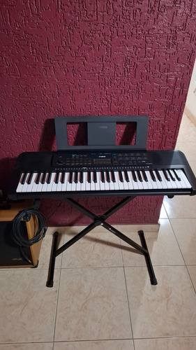 Teclado Yamaha Psr-e273 (incluye Paral) (Usado)