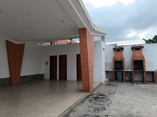 Leandro Araque Inzitu Realtors Vende Townhouse Amoblado En Residencias Mucubají Naguanagua Urb. Guayabal