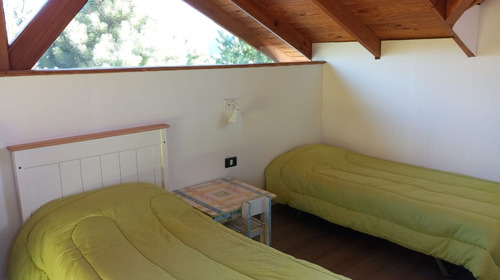 Re/max Vende Casa Con Amplio Parque En Meliquina