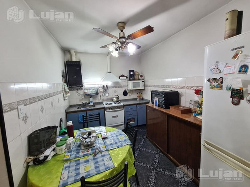 Imagen 2 de 19 de Fonrouge Al 1900 P.h. 3 Ambs, Al Frente, Con Terraza Y Quincho.