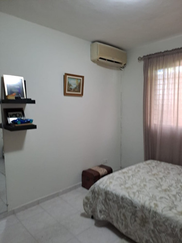For Sale Apartamento En El Vergel 4to Piso De 3 Habitaciones Todo En Caoba