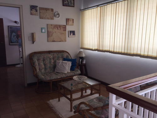 Imagen 11 de 30 de Comoda Y Amplia Casa En Venta. Urb, Miranda. Mr 04126270120