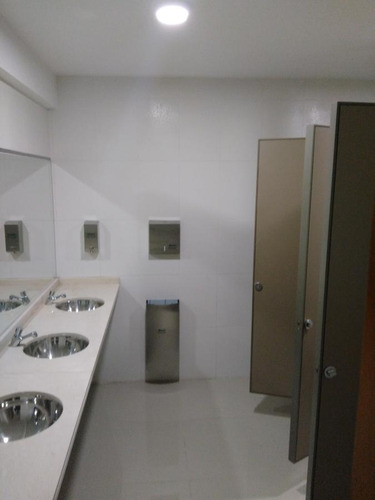 Av Luis Candido Carballo Al 100 - Venta Oficina Con Cochera En Rosario