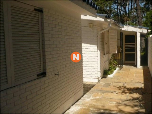 Casa En Venta Y Alquiler, Cantegril, Punta Del Este, 4 Dormitorios.- Ref: 207382