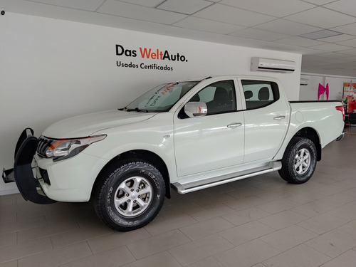 Imagen 2 de 15 de Mitsubishi L200 Pick-up Dob Cab Diesel 4x4 Mt 2019