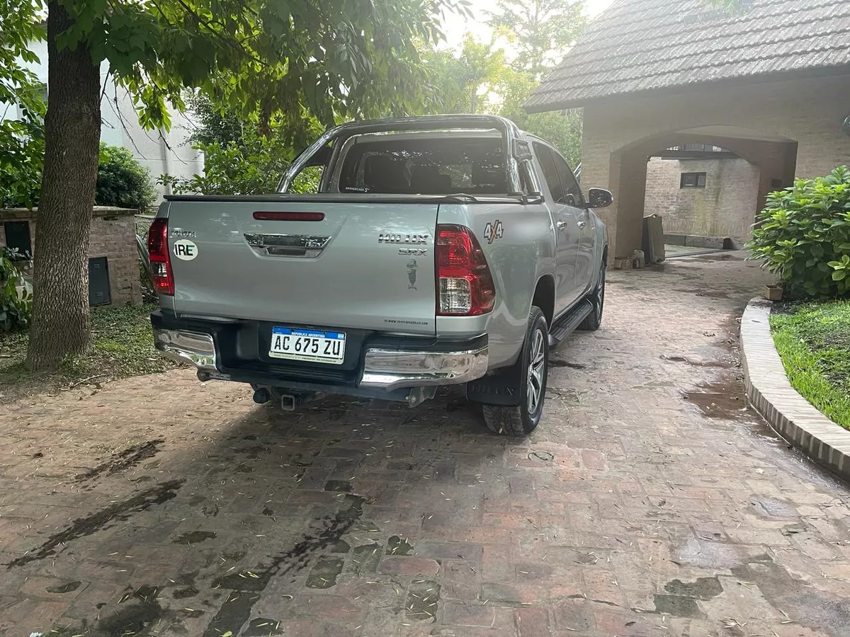 Toyota Hilux 2.8 Cd Srx 177cv 4x4 At