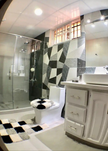 Imagen 14 de 20 de Espectacular Casa En Cuesta Hermosa Lll De Arroyo Hondo Que Cuenta Con Grandes Espacios,picina .estudio, Family Room, ,2 Cocina, 2 Area De Comedor , Sala ,estar 5 Habitaciones Cada Una Con Su Baño , T