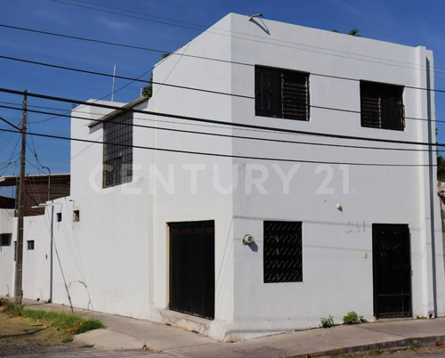 Casa En Venta En El Centro De Colima, Colima