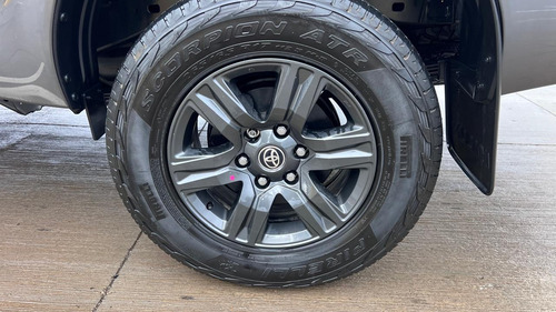 2022 Toyota Hilux Doble Cabina 2.4 Sr Mt 4x2 Unico Dueño