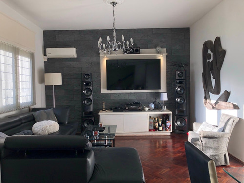 Casa, Parque Batlle, 3 Dormitorios, 2 Baños, Fondo Y Garaje.