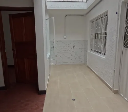 Arriendo Local Comercial Con Bodegaje Y/o Oficinas Prado Veraniego Norte Bogota.