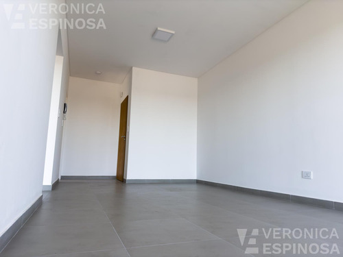 Departamento De Dos Ambientes Con Cochera, En Venta- Ituzaingó Sur