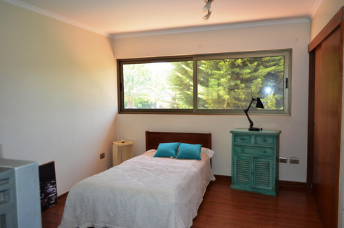 5 Dorm + Serv., Hermoso Jardín, Piscina, Excelente Ubicación