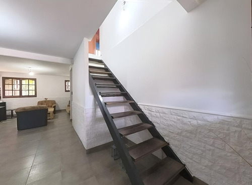 Casa En Venta Hurlingham 5 Amb Garage Jardín Impec