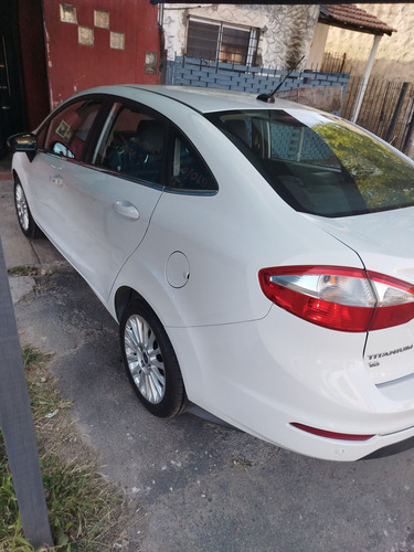 Ford Fiesta Kinect Titanium Sedan