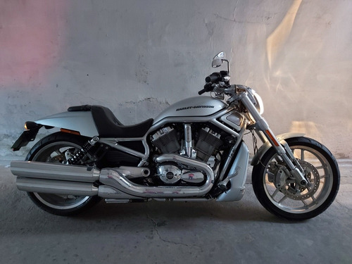 Imagem 1 de 10 de Harley Davidson V Rod 10 Anos