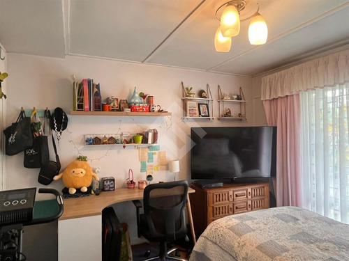 Casa En Venta De 5 Dorm. En Ñuñoa