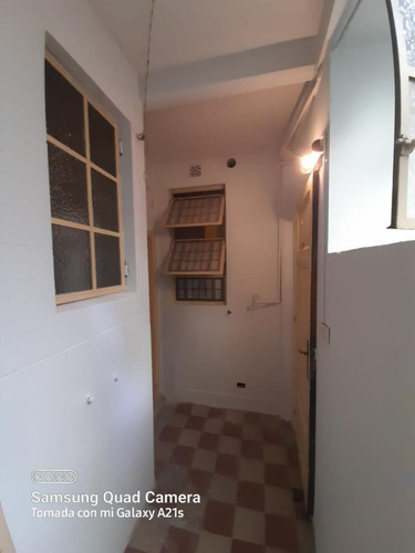 Imagen 13 de 14 de Jujuy Esq Hipòlito Irigoyen: Edificio Francés De Categoría. Todo Externo, Apto Profesional O Vivienda
