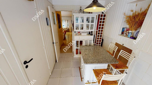 Imagen 16 de 30 de Excelente Chalet, Con Gran Jardin, Y Pileta, De Libertador Al Rio.