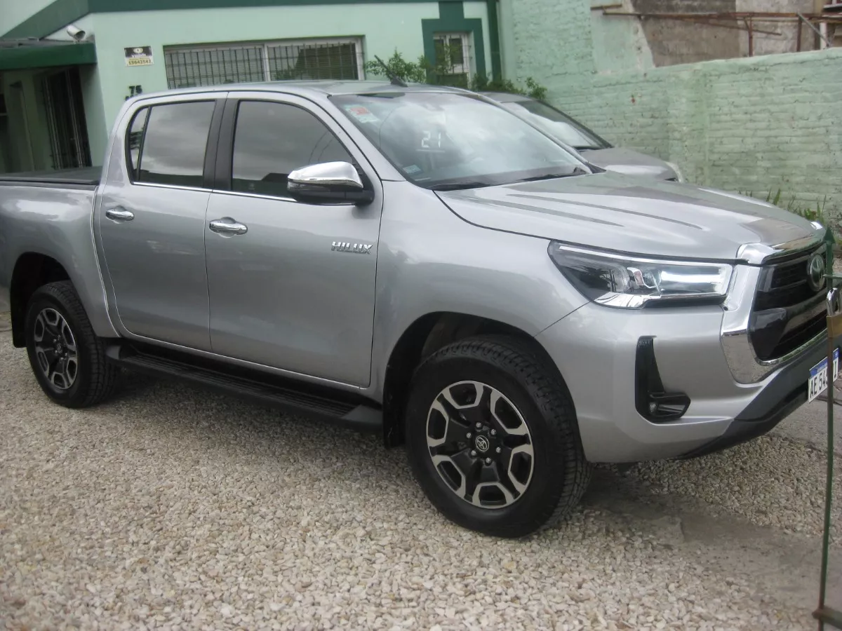 Toyota Hilux 2.8 Cd Srx 177cv 4x4 At