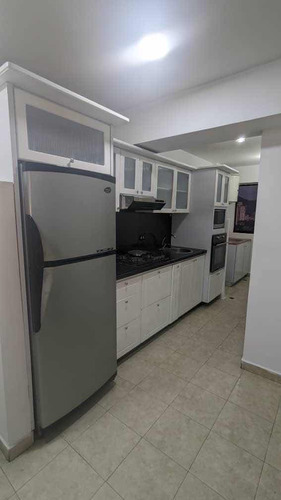 Apartamento Amoblado En Avenida Cuatricentenaria, Isla C -at