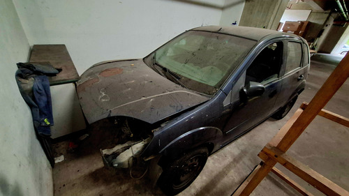 Ford Fiesta Chocado