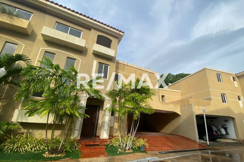 Imagen 8 de 8 de Casa Amoblada De Lujo En Venta De Oportunidad Con Financiamiento En Zona Norte Maracaibo