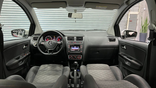 Imagem 11 de 16 de Volkswagen Fox 1.6 Highline 2017