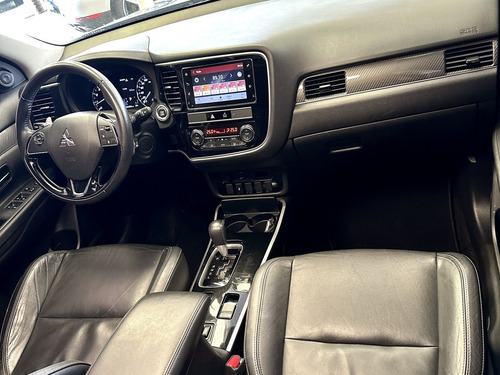 Mitsubishi Outlander 3.0 MIVEC V6 GASOLINA HPE-S AWD AUTOMÁTICO