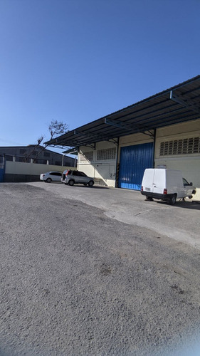 Sky Group Elegance Vende Amplió Galpón En Zona Industrial Ii. (codigo: Fob-g-023)