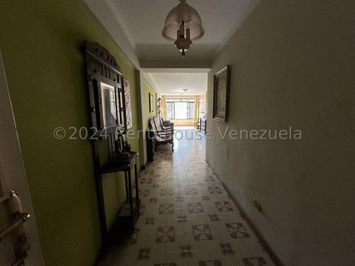 Mls #24-21428 Apartamento En Venta En La Urbina