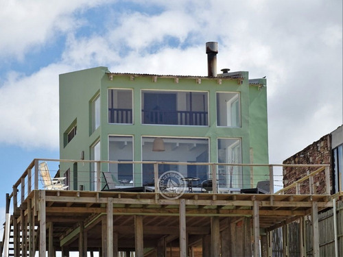 La Viuda Alegre En Punta Del Diablo