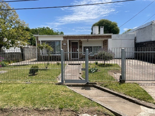 2 Casas En Un Padrón, Muy Lindas, Con Lindo Terreno!