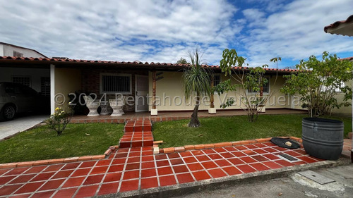 Dennymar, Vende Bella Casa En Urb Villas Tabure Cabudare