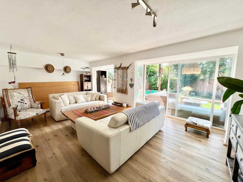 Casa En Condominio De 310 M2 Con Piscina (106395)