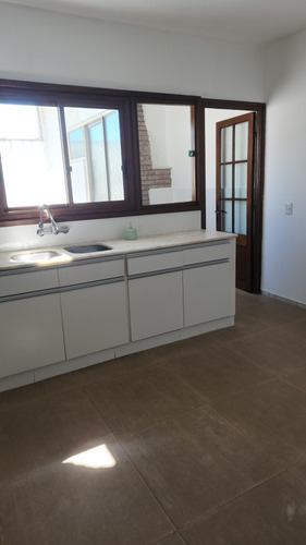 Casa Sobre Rambla Tres Dormitorios, Terraza Con Parrillero Y Azotea Propia!