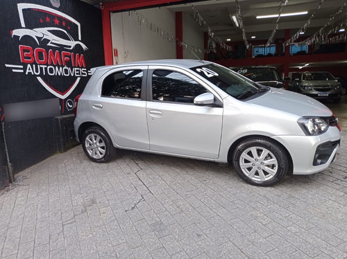 Imagem 4 de 12 de Toyota Etios