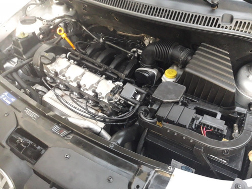 Imagen 15 de 16 de Volkswagen Suran 2010 1.6 I Trendline 90b