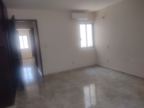 Casa De Un Piso, 3 Recámaras, Frac. Lomas De La Rioja