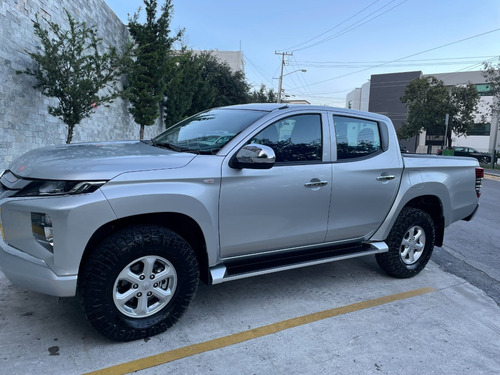 Imagen 1 de 9 de Mitsubishi L200 2021